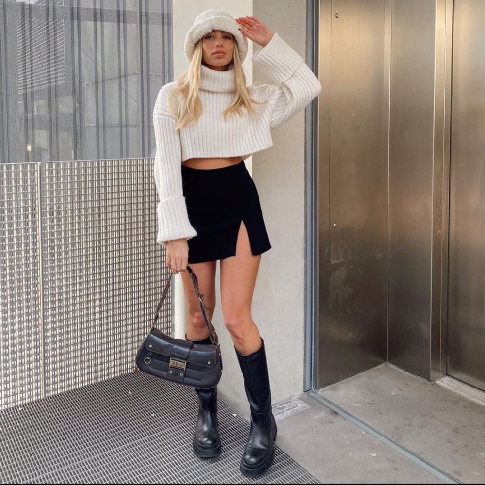 Bloggers Fav Zara Mini Skirt With Slit